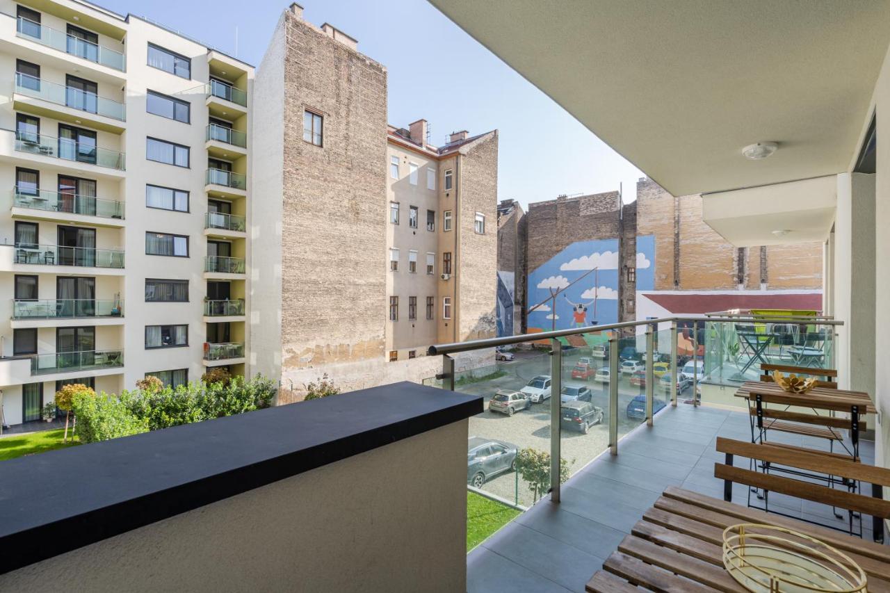 Navy Angel Apartment With Balcony Budapest Esterno foto
