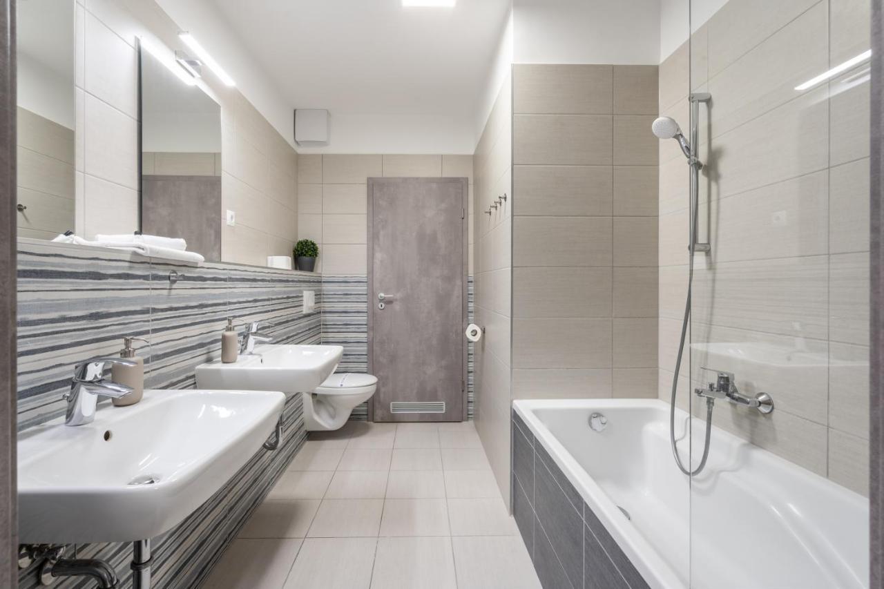Navy Angel Apartment With Balcony Budapest Esterno foto