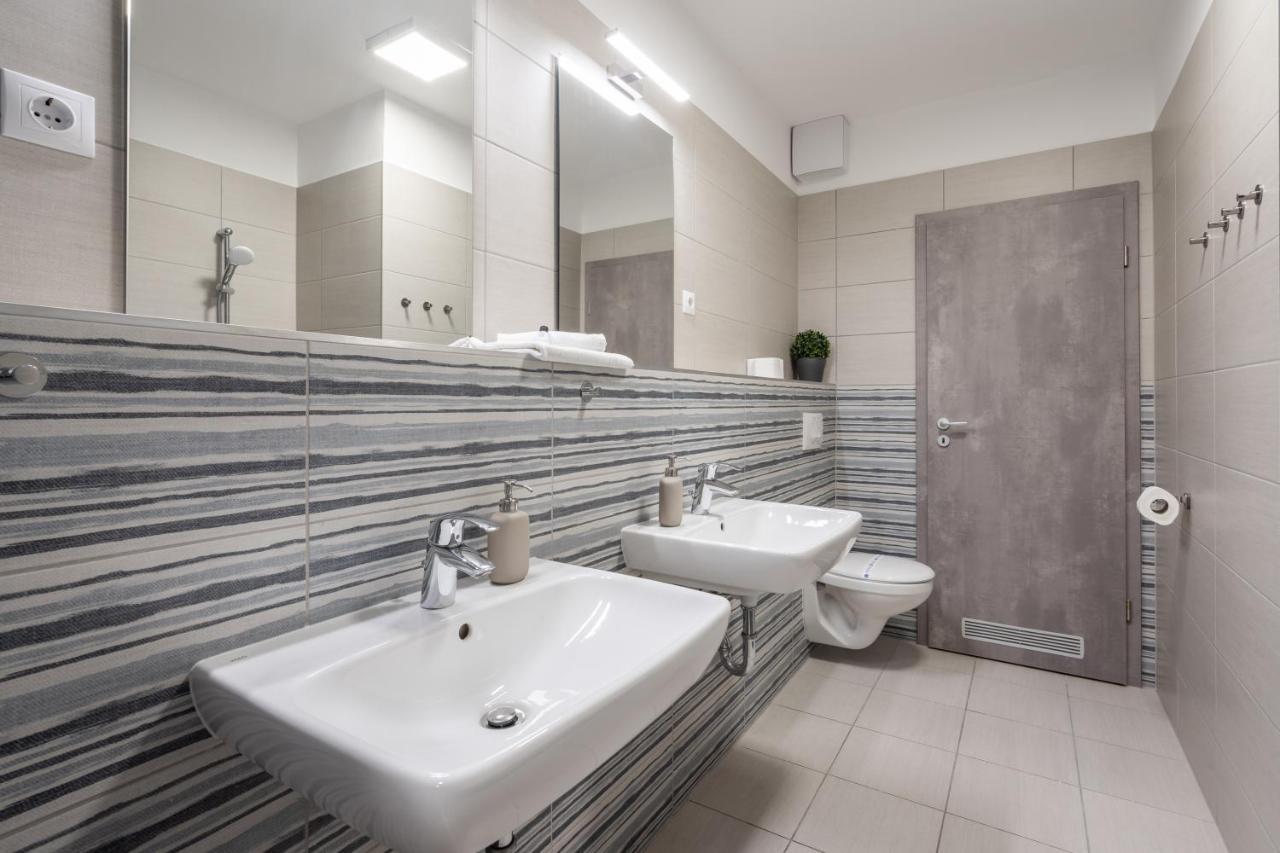 Navy Angel Apartment With Balcony Budapest Esterno foto